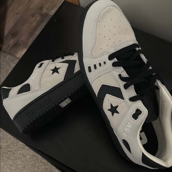 Men's Black and White Sneakers Comverse, BRAND NEW, NEVER WORN, SIZE 13 - Picture 7 of 11